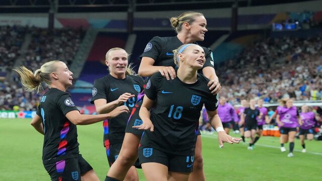 Inggris Singkirkan Italia