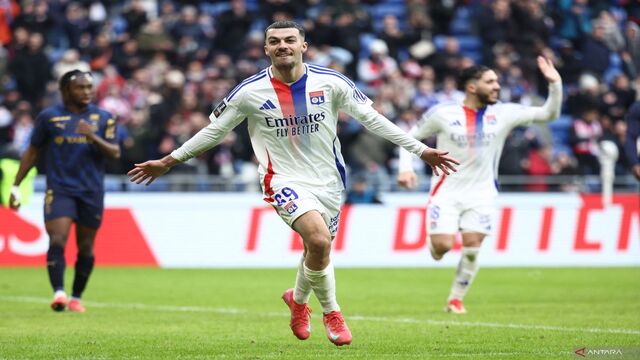 Lyon Hancurkan Reims 4-0 di Ligue 1