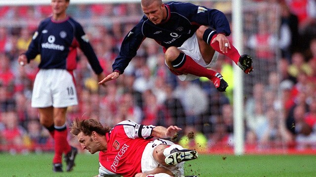 Tony Adams nyaris ke Manchester United